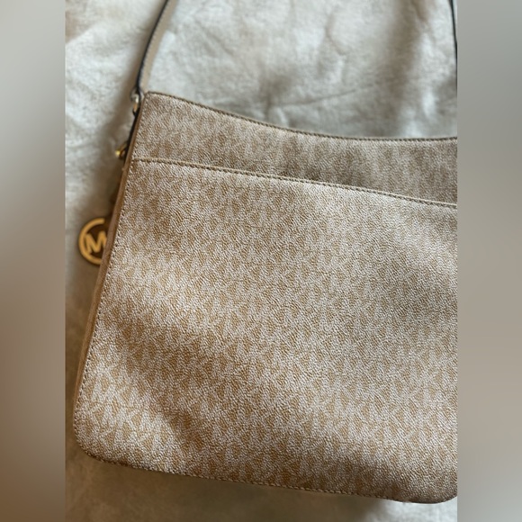 Michael Kors Jet Set Travel in Camel - Picture 6 of 7